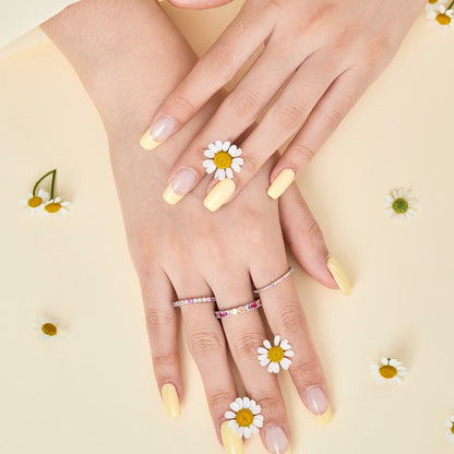 Elegant Vivid Round Cut Daily Ring