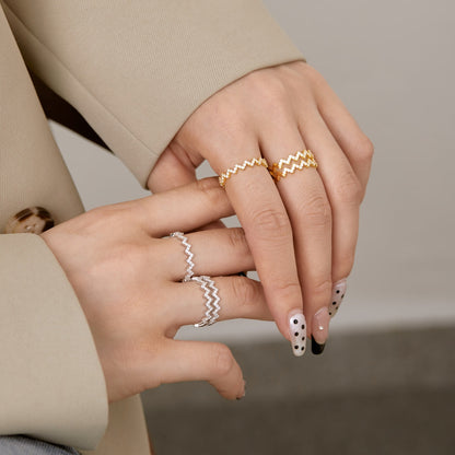 Delicate Enchanting Wave Shape Daily Ring