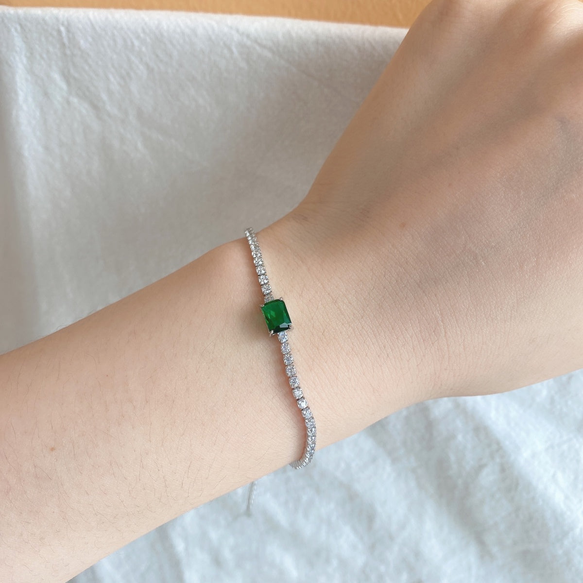 [Nova Jewelry]1.0 Carat Unique Emerald Cut Banquet Bracelet
