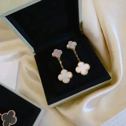 [BLUE TEARS]CLOVER 2 MOTIF WHITE MOP EARRINGS