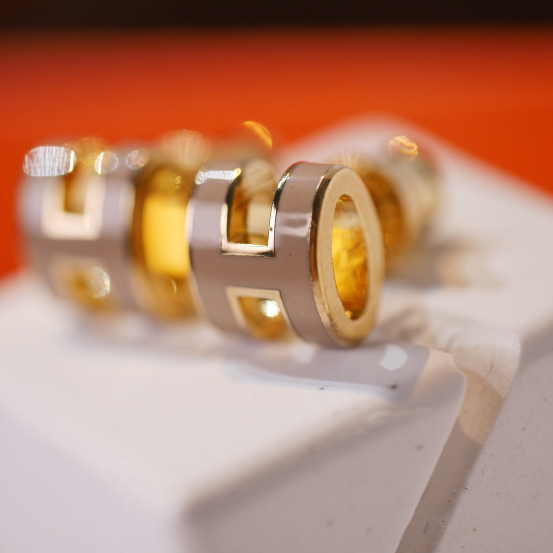 [BLUE TEARS]MINI POP H GOLD EARRINGS GREY