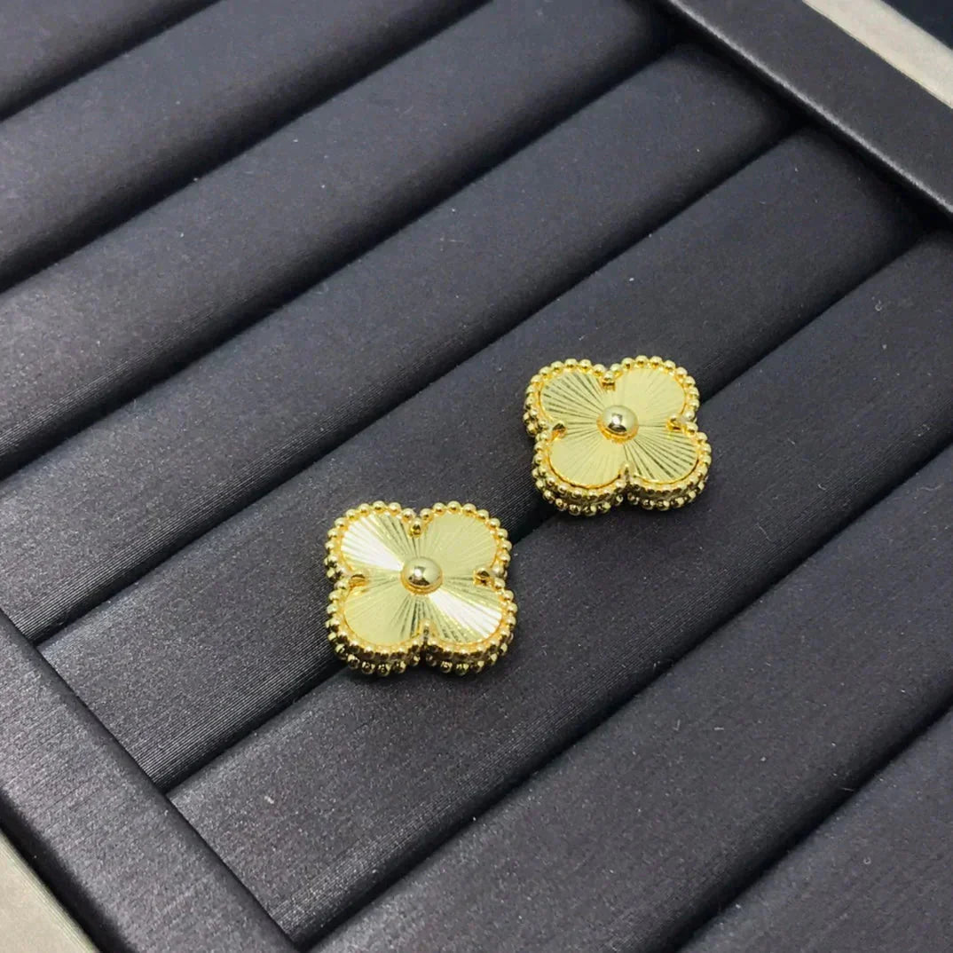 [BLUE TEARS]CLOVER MINI 9.5MM LASER EARRINGS
