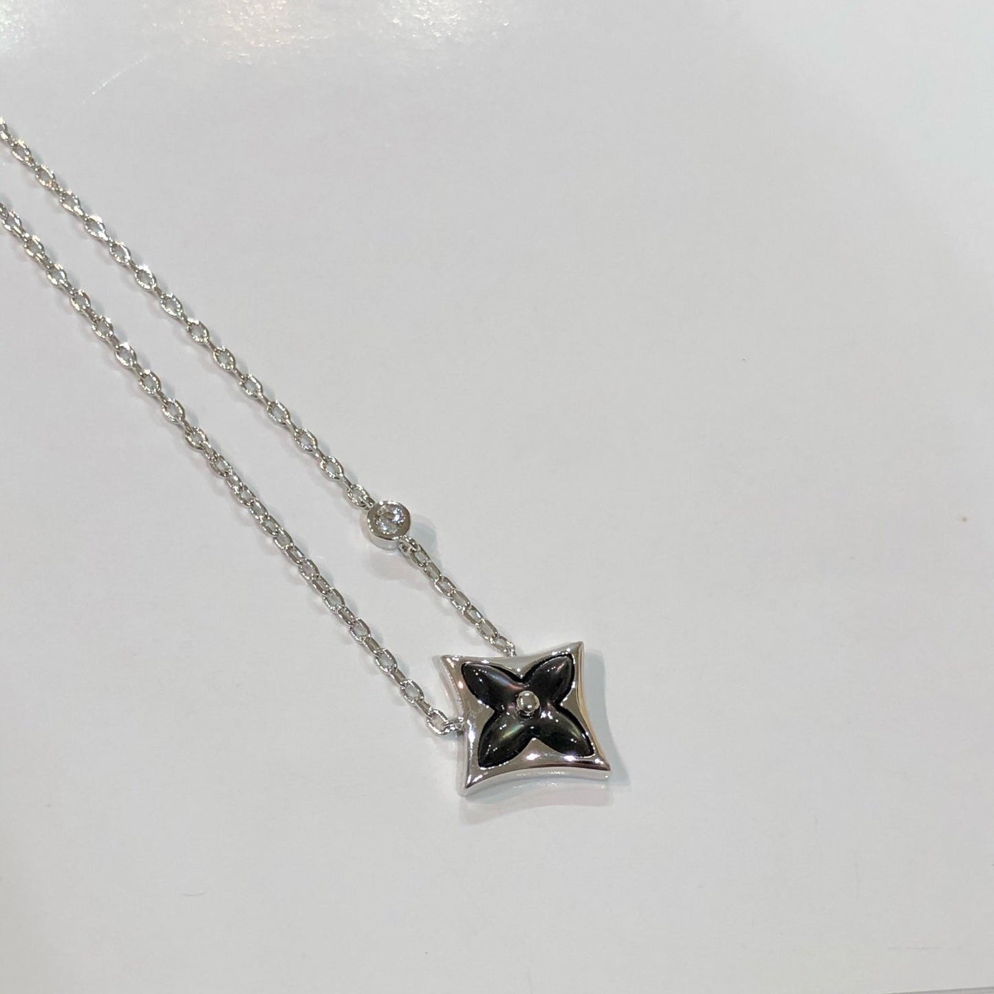 [BLUE TEARS]STAR BLACK MOP NECKLACE
