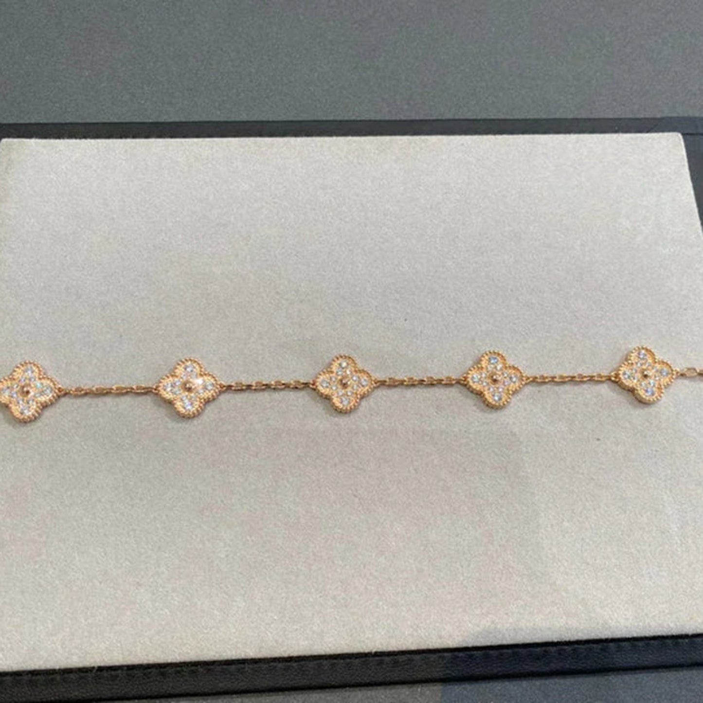 [BLAUE TRÄNEN]CLOVER 5 MOTIFS VOLLDIAMANTARMBAND