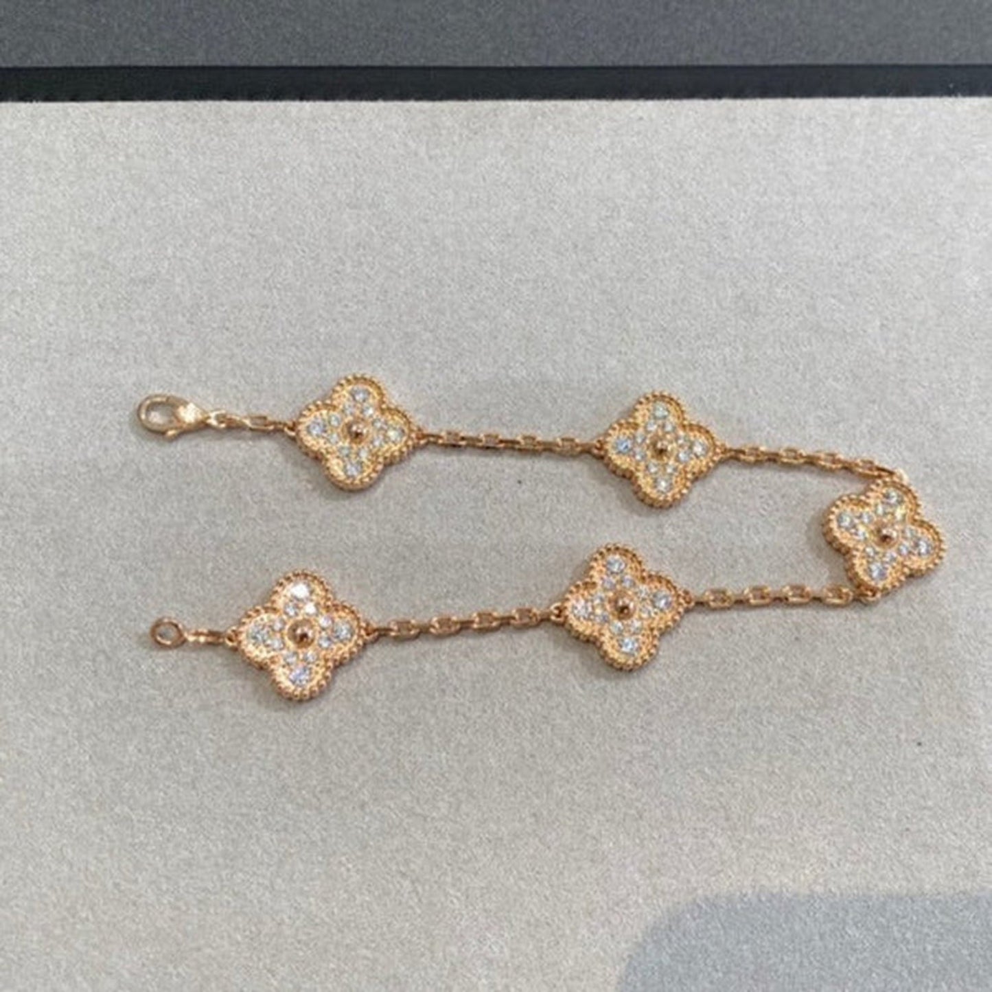 [BLAUE TRÄNEN]CLOVER 5 MOTIFS VOLLDIAMANTARMBAND