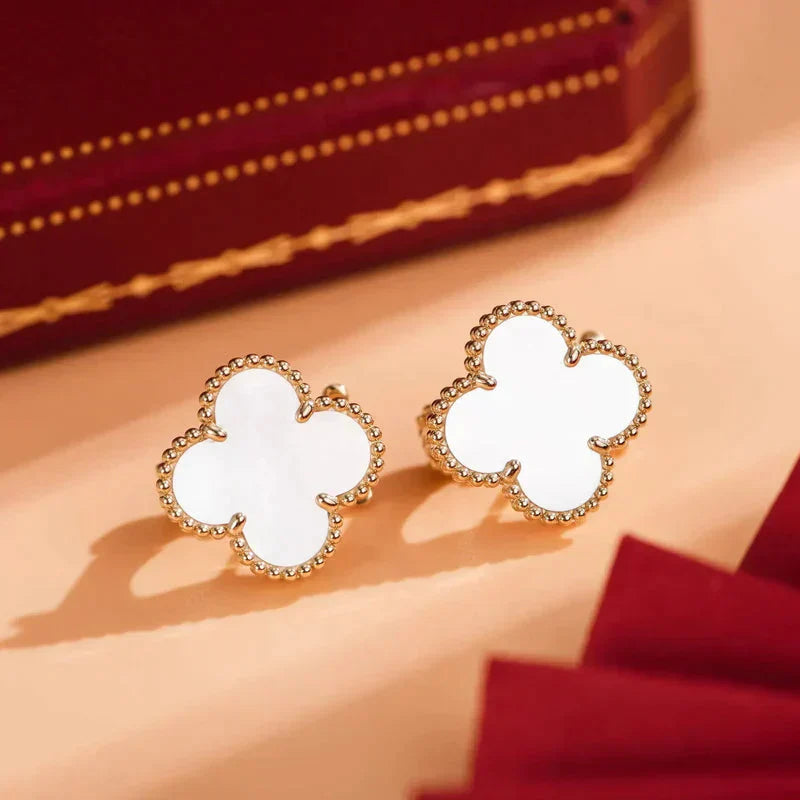 [BLUE TEARS]CLOVER MEDIUM 1 MOTIFS  WHITE MOP STUD EARRINGS