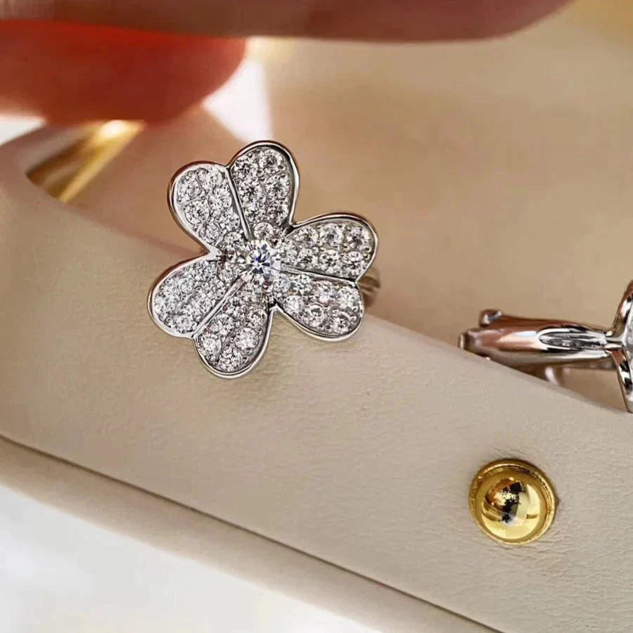 [BLUE TEARS]CLOVER COMOS DIAMOND EARRINGS SILVER