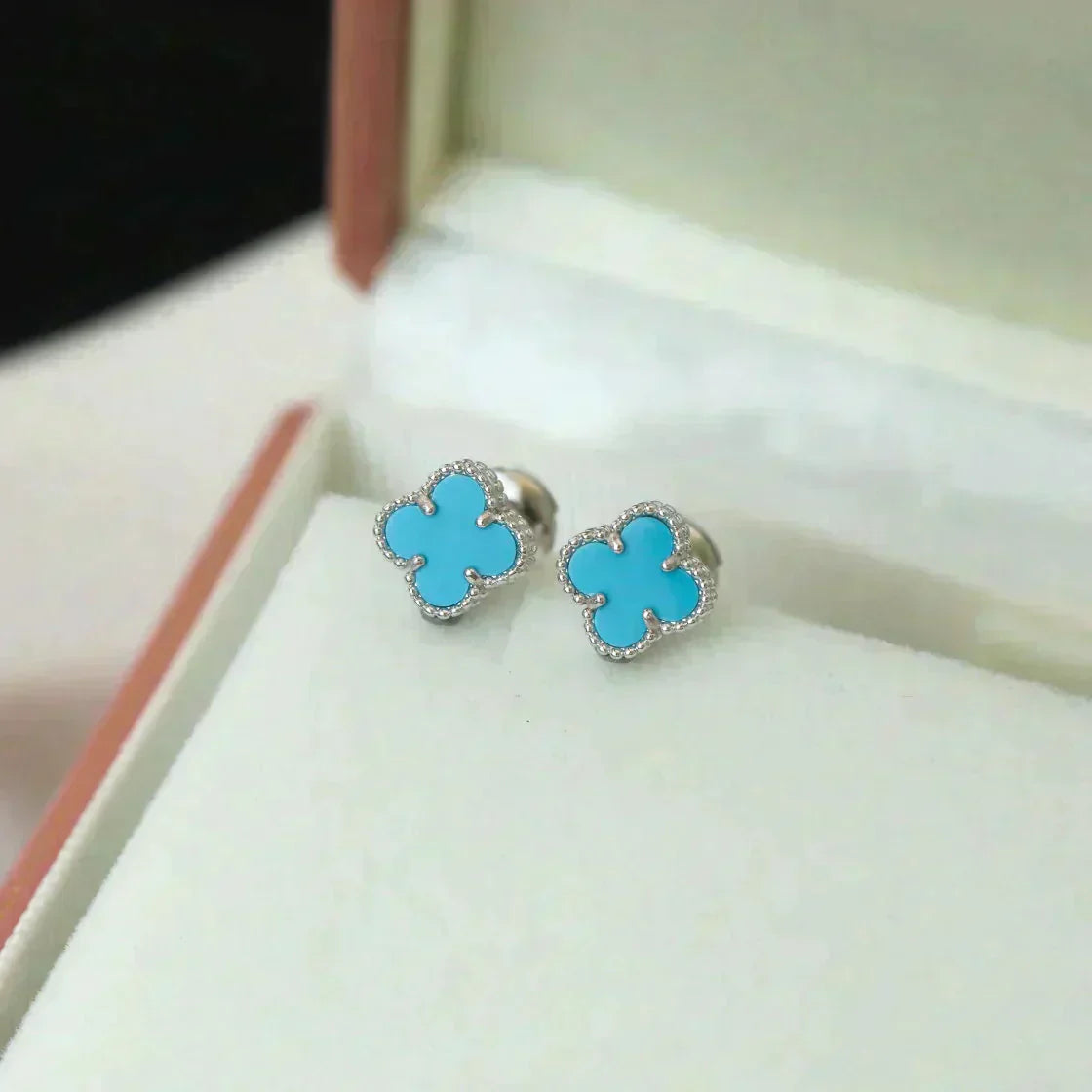 [BLUE TEARS]CLOVER MINI 9.5MM ONYX STUD EARRINGS SILVER