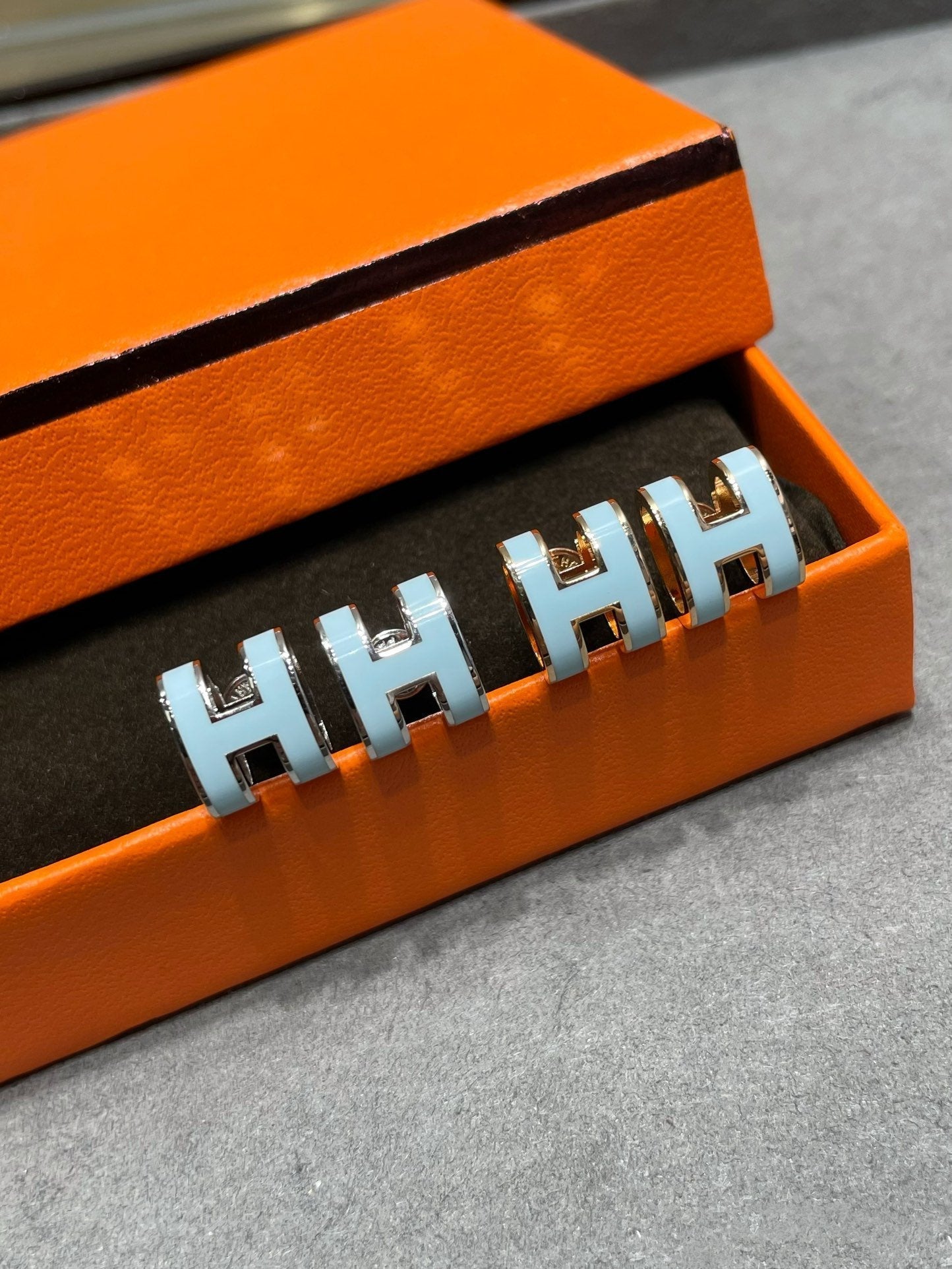 [BLUE TEARS]POP H SKY BLUE STUD EARRINGS