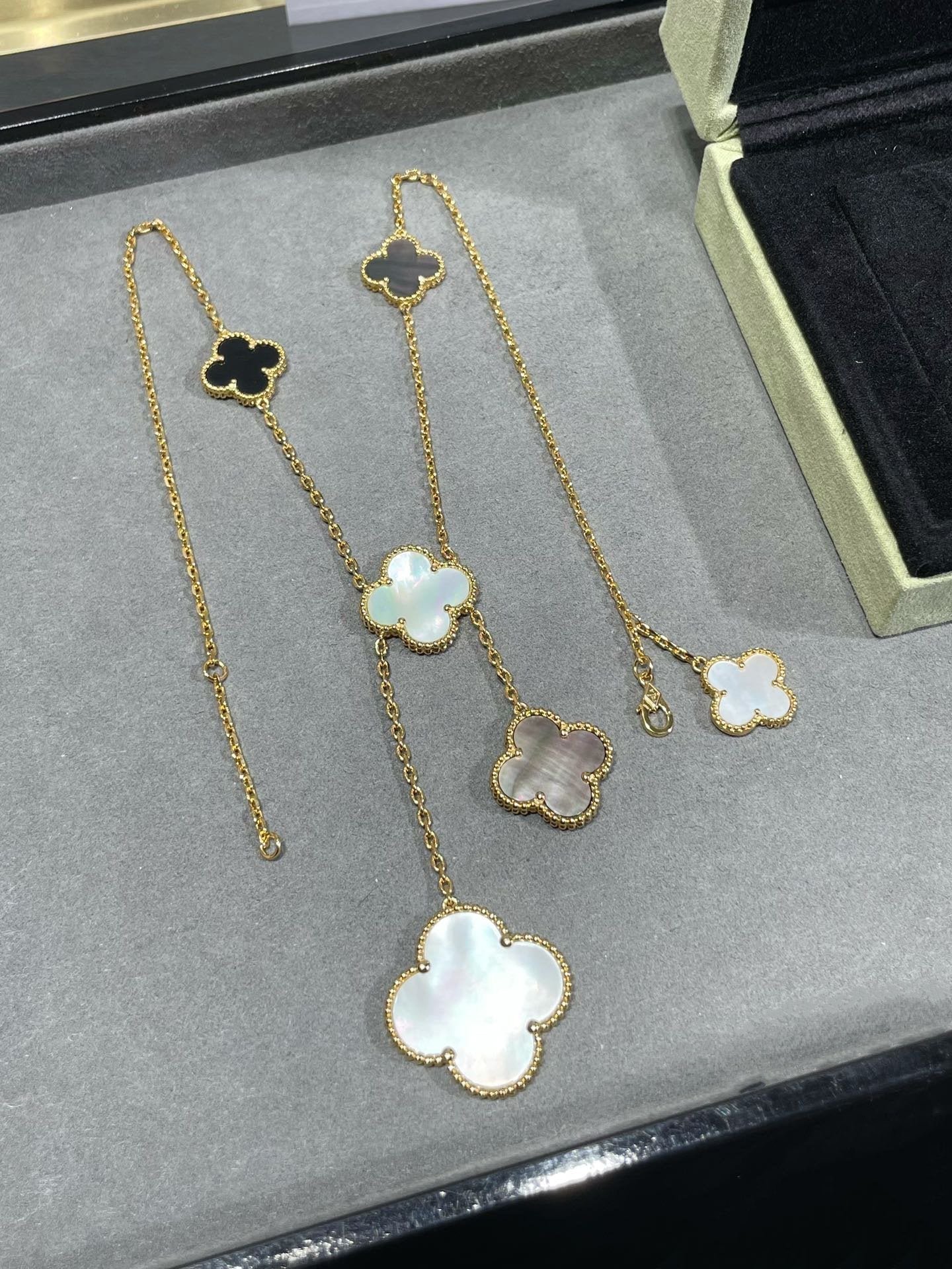 [BLUE TEARS]CLOVER 6 MOTIF MOP ONYX GOLD NECKLACE