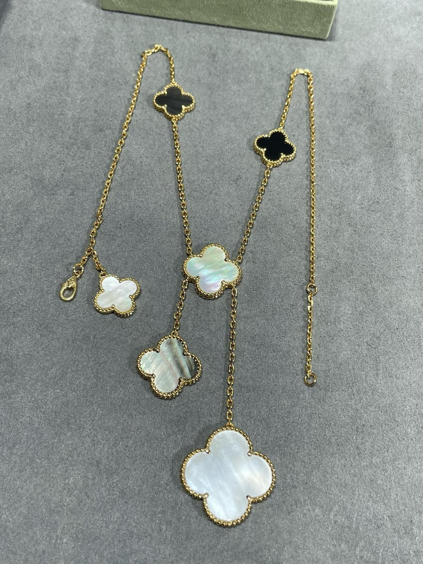 [BLUE TEARS]CLOVER 6 MOTIF MOP ONYX GOLD NECKLACE