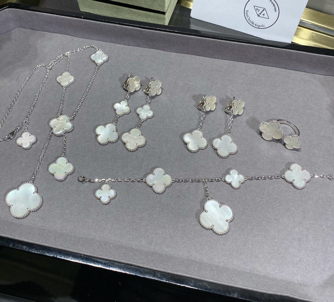 [BLUE TEARS]CLOVER 5 MOTIF WHITE MOP SILVER BRACELET