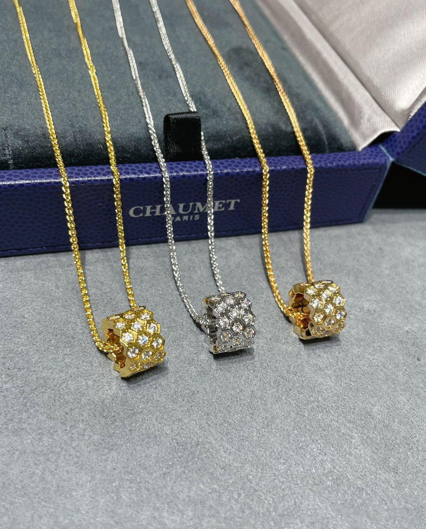 [BLUE TEARS]BEE LOVE DIAMOND PAVED 3 ROW NECKLACE
