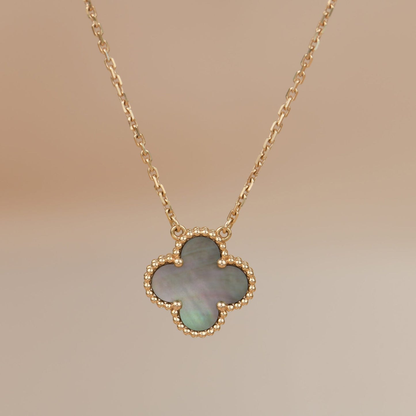 [BLUE TEARS]CLOVER 15MM  GRAY MOTHER OF PEARL NECKLACE