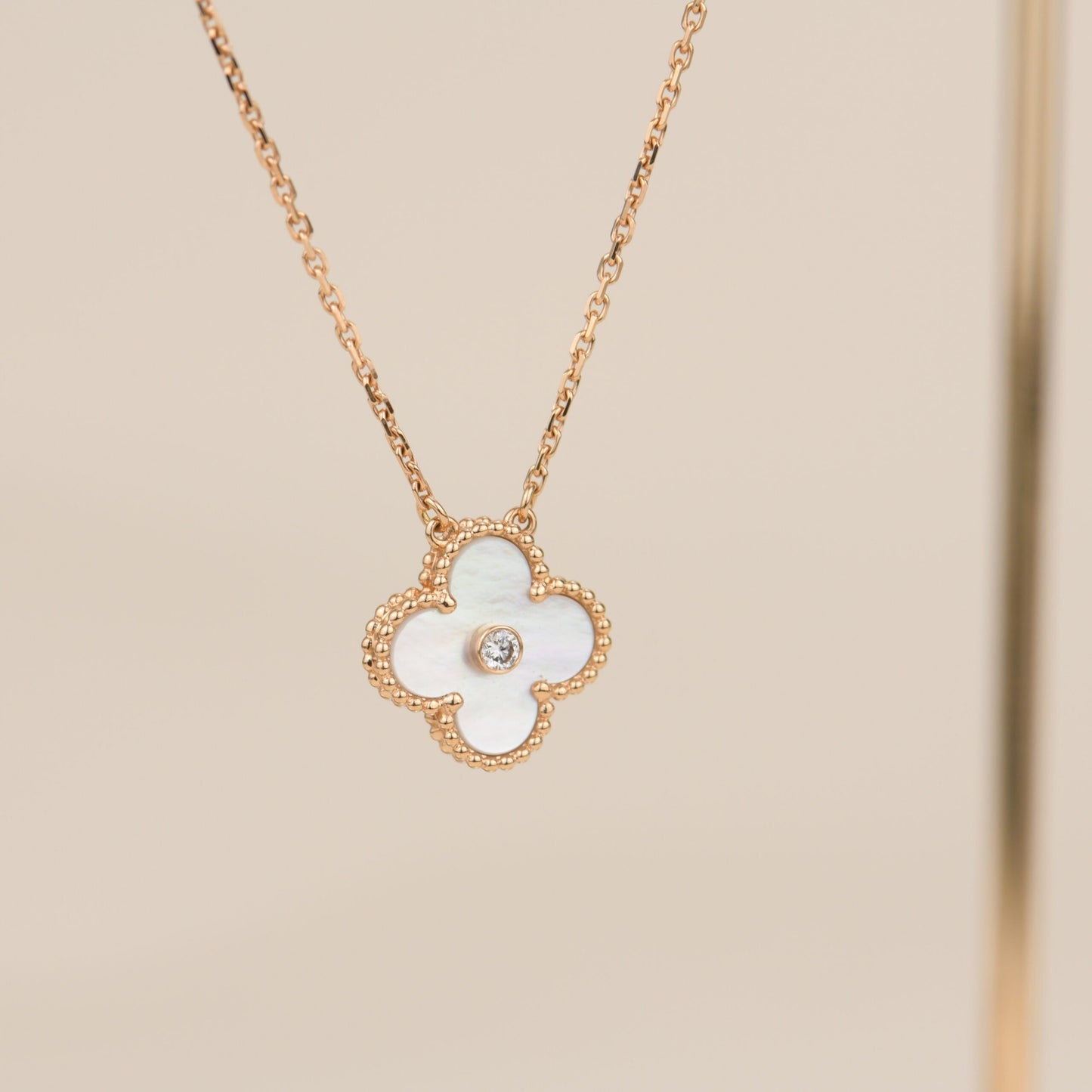 [BLUE TEARS]CLOVER 15MM DIAMOND WHITE FRITILLARIA NECKLACE