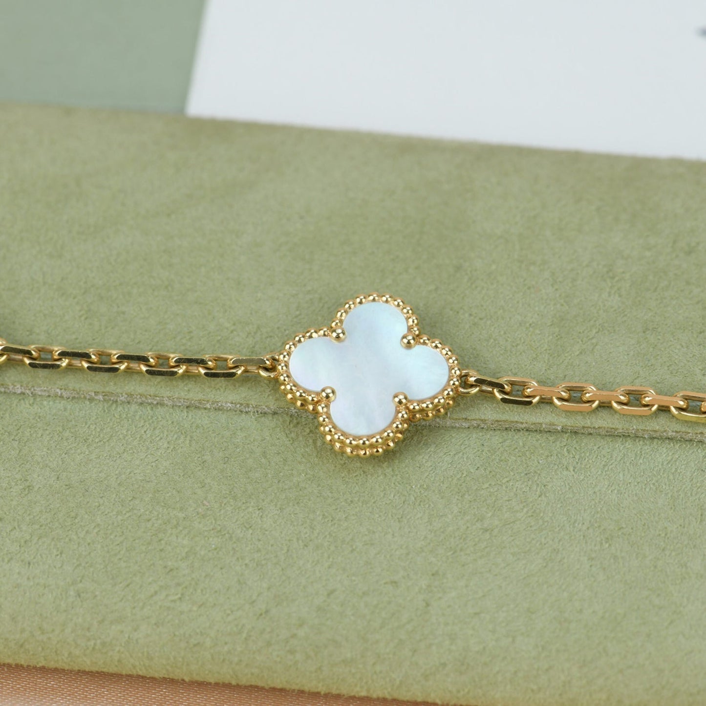 [BLUE TEARS]CLOVER  5 MOTIF WHITE MOP BRACELET