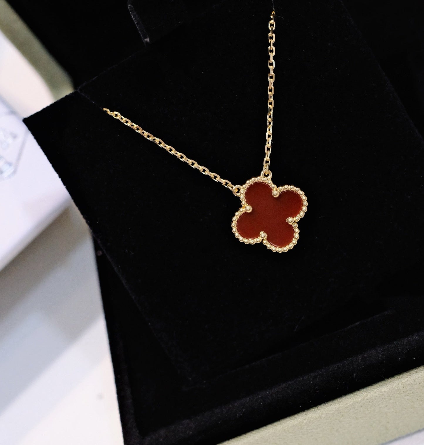 [BLUE TEARS]CLOVER 15MM CARNELIAN SINGLE FLOWER NECKLACE