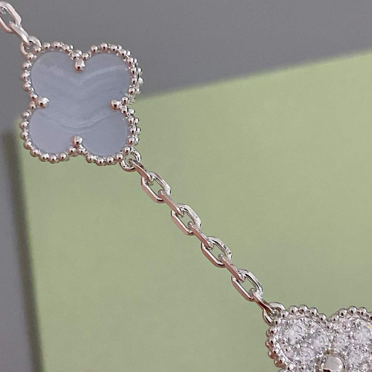 [BLAUE TRÄNEN]KLEE 5 MOTIV DIAMANT LILA CHALCEDON ARMBAND SILBER 