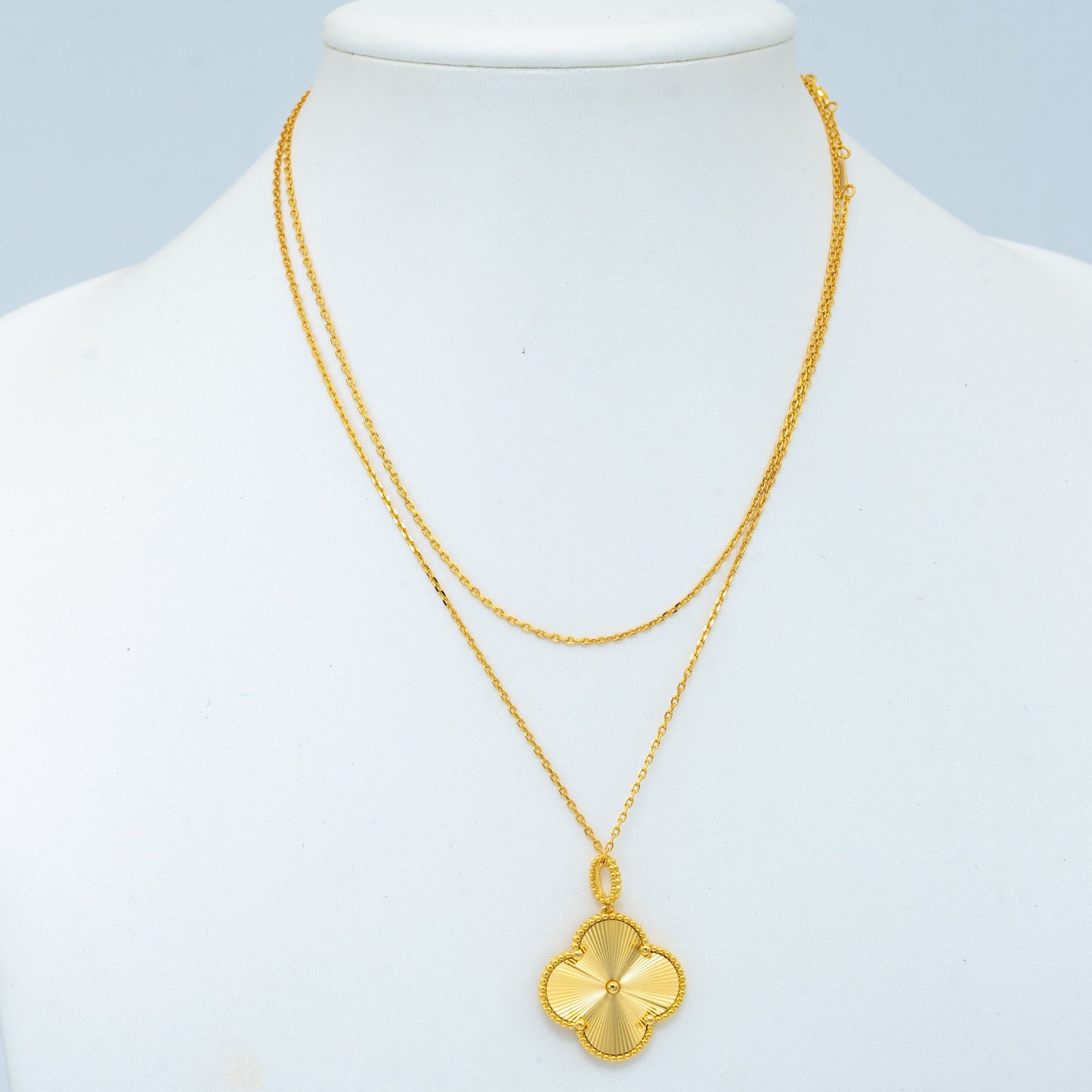 [BLUE TEARS]CLOVER 25MM PEDANT NECKLACE GOLD