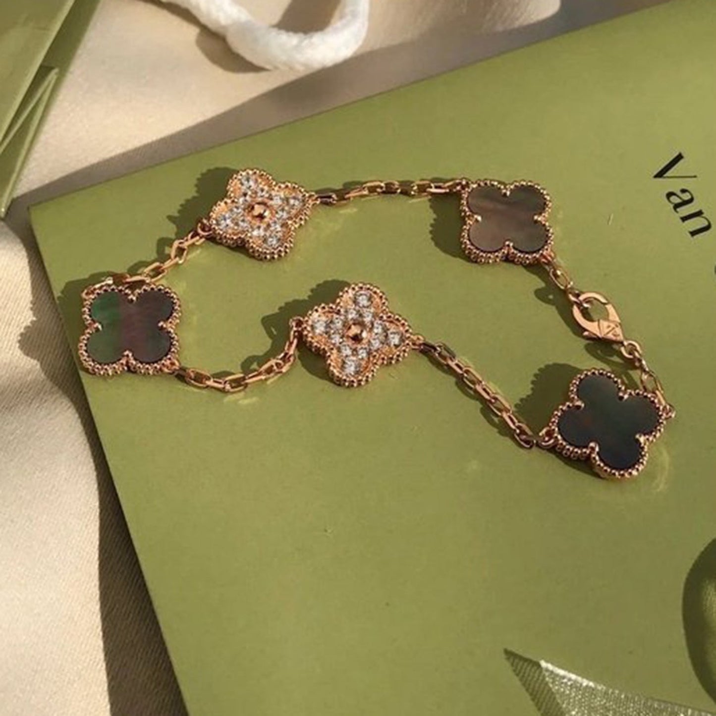 [BLUE TEARS]CLOVER 5 MOTIF GRAY MOP DIAMOND BRACELET