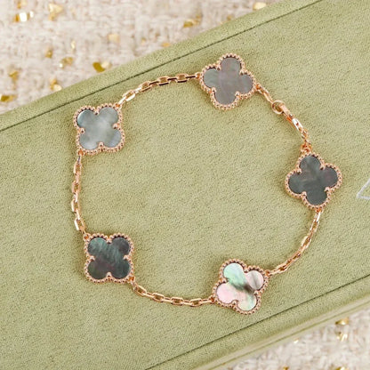 [BLAUE TRÄNEN]CLOVER 5 MOTIV GRAUES MOP-ARMBAND
