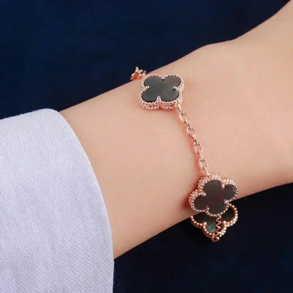 [BLAUE TRÄNEN]CLOVER 5 MOTIV GRAUES MOP-ARMBAND