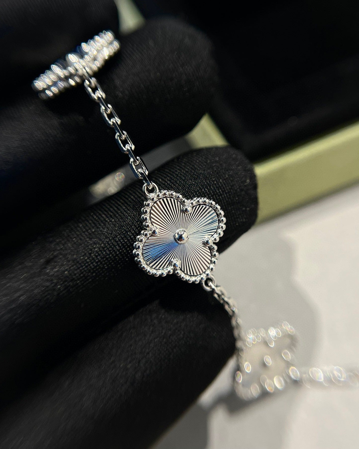[BLUE TEARS] CLOVER 5 MOTIF LASER BRACELET COLLECTION